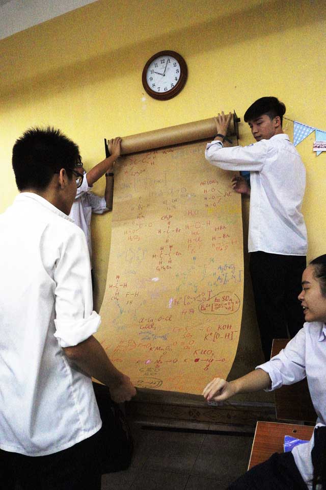 Tò mò với bảng công thức hóa học dài như “Chiếu dời đô” ở Hải Phòng - 3