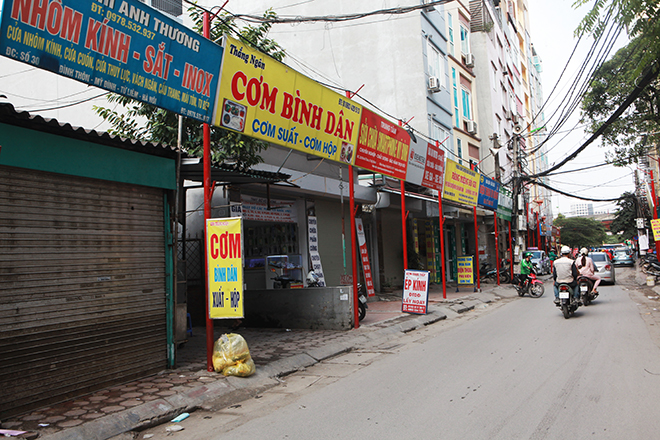 Cận cảnh tuyến phố “đồng phục cột đỏ” có 1 không 2 ở Hà Nội - 3