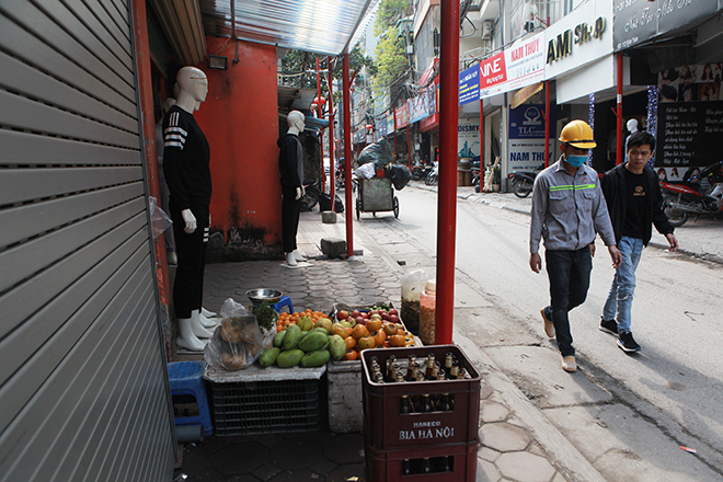 Cận cảnh tuyến phố “đồng phục cột đỏ” có 1 không 2 ở Hà Nội - 6