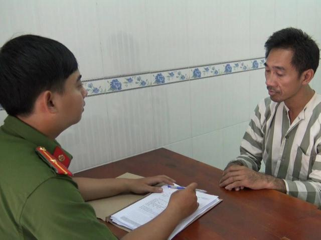 Pháp luật - Cảnh sát khám phá bí mật trong chai nhựa của người đàn ông nước ngoài