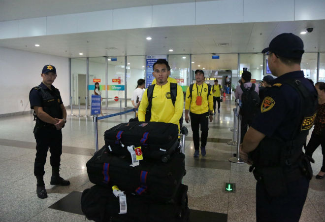 Malaysia đến Hà Nội đấu ĐT Việt Nam: Hừng hực khí thế trước đại chiến - 1