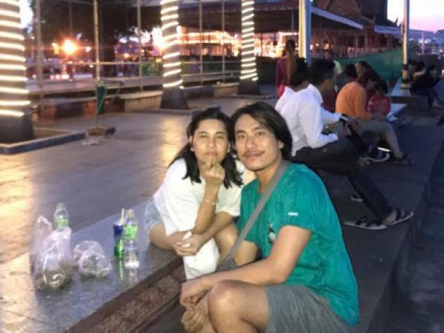 Đời sống Showbiz - Cát Phượng để mặt mộc, vui vẻ đi chơi cùng Kiều Minh Tuấn ở Campuchia