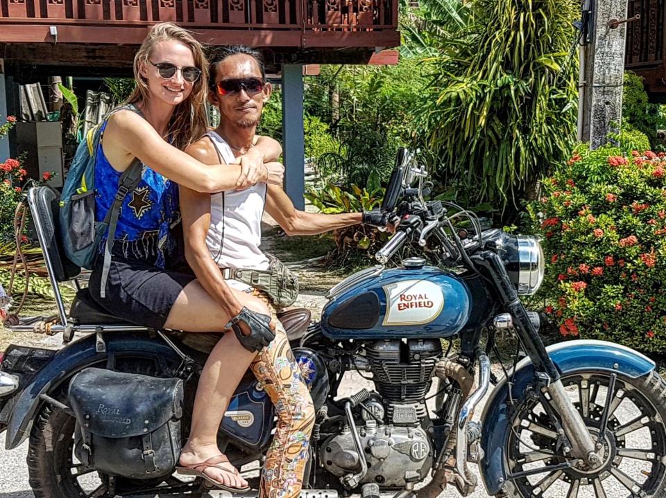 “Người rừng” Thái Lan kể chuyện tán du khách nước ngoài xinh đẹp - 2