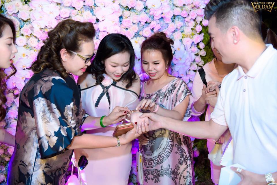 Mr. Đàm làm sinh nhật hoành tráng cho con nuôi: Bất ngờ thân thế cô gái 18 tuổi - 10