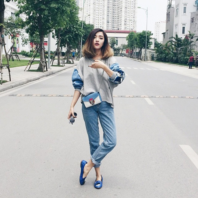 Tuy là một trong những ca sĩ chuộng đồ bình dân nhưng đôi lúc Bích Phương vẫn cho thấy những món đồ hiệu cô dùng như giày của Chiara Ferragni và túi&nbsp;Tribal Mask từ thương hiệu Louis Vuitton.