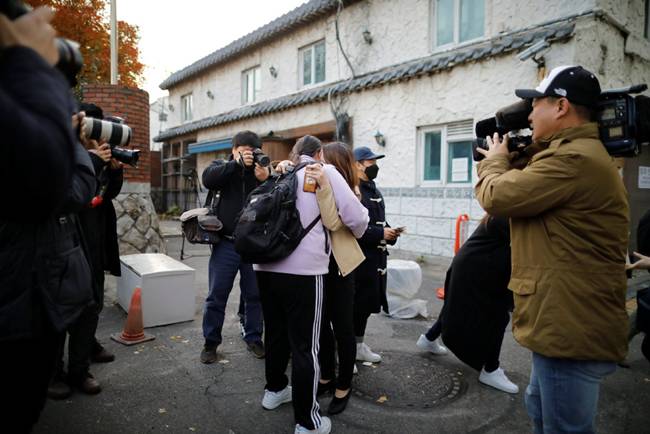 Chùm ảnh kỳ thi đại học cực kỳ căng thẳng ở Hàn Quốc - 9