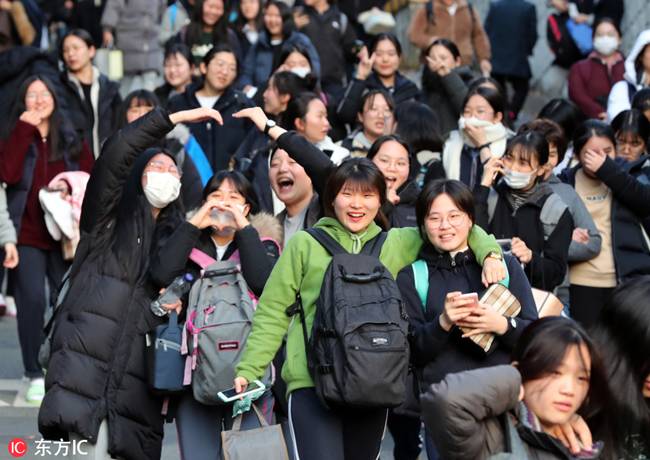 Chùm ảnh kỳ thi đại học cực kỳ căng thẳng ở Hàn Quốc - 10