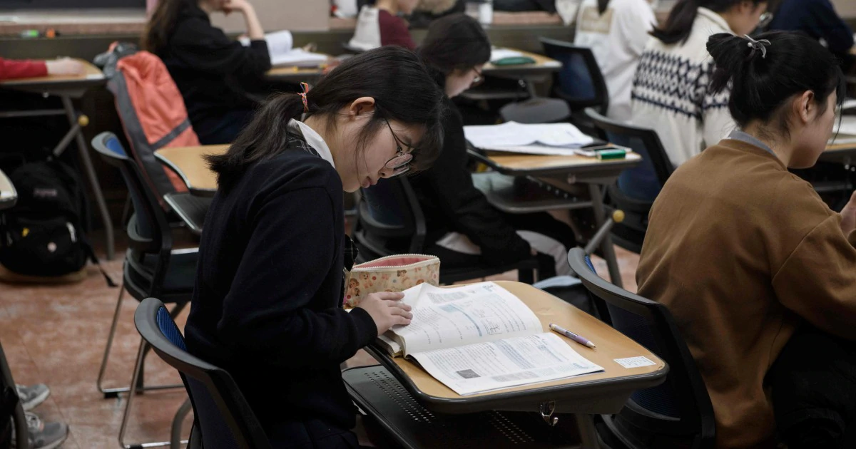 Chùm ảnh kỳ thi đại học cực kỳ căng thẳng ở Hàn Quốc - 4
