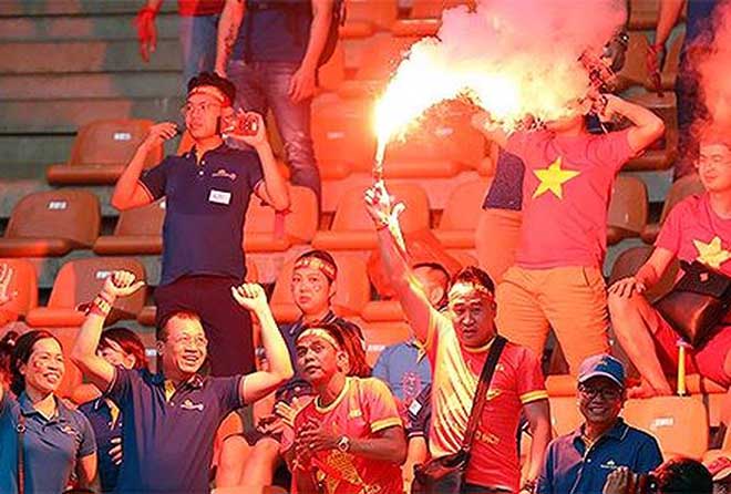 Siết chặt an ninh, chống pháo sáng trận Việt Nam - Malaysia ở AFF Cup - 1