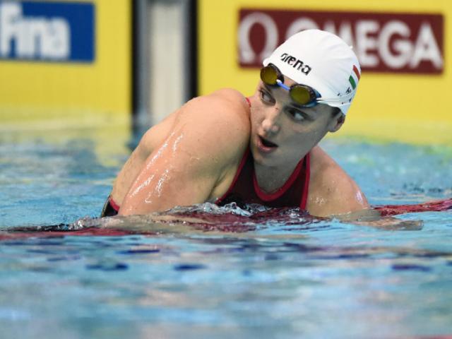 Thể thao - Bất ngờ: Mỹ nhân bơi ngủ với đồng đội bị soán ngôi 0,07 giây