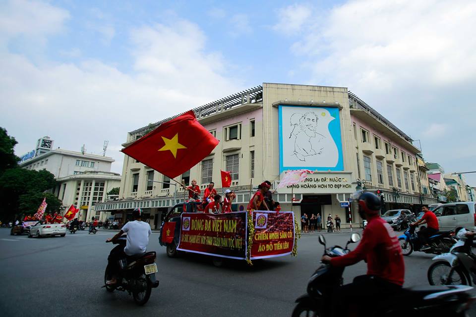Việt Nam đánh bại Malaysia, CĐV vỡ òa sung sướng - 45