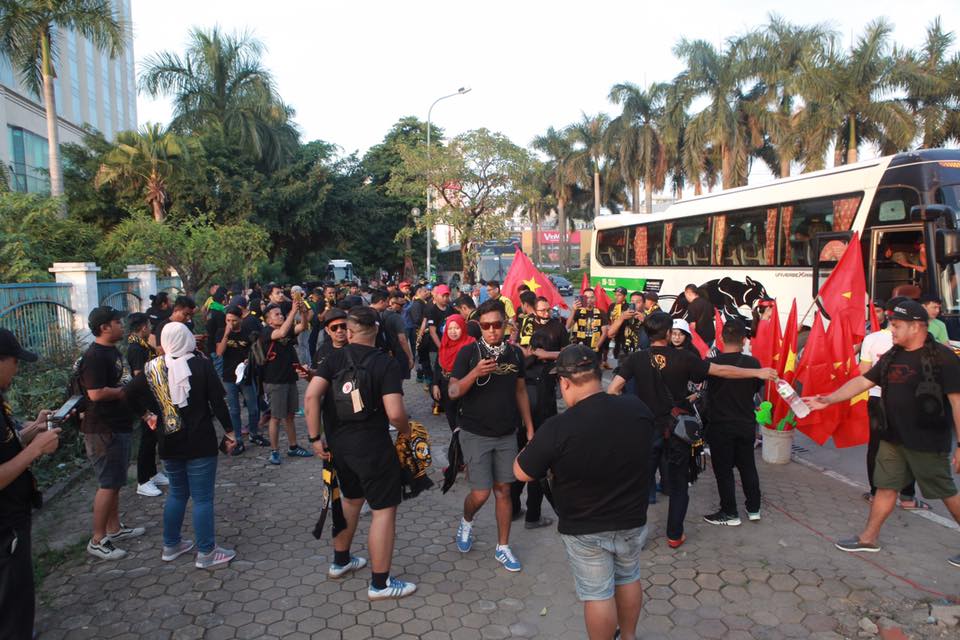 Việt Nam đánh bại Malaysia, CĐV vỡ òa sung sướng - 25