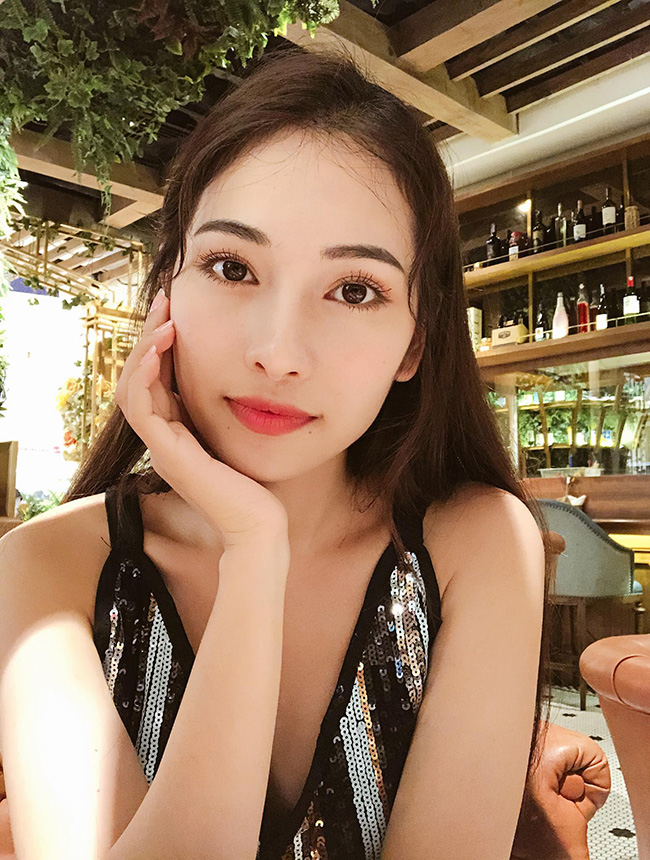 Sara Lưu cũng bác bỏ tin đồn là người thứ 3. Cô cho biết Dương Khắc Linh đã kết thúc với bạn gái cũ Trang Pháp trước 1 năm, rồi mới bắt đầu hẹn hò.