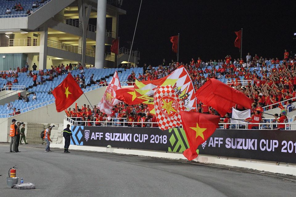 Việt Nam đánh bại Malaysia, CĐV vỡ òa sung sướng - 17