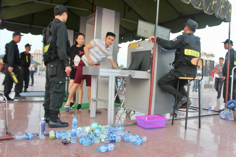 Cảnh sát siết chặt kiểm tra, đưa &#34;cảnh khuyển&#34; tới sân Mỹ Đình làm nhiệm vụ - 9