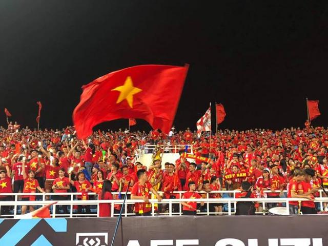 Việt Nam đánh bại Malaysia, CĐV vỡ òa sung sướng