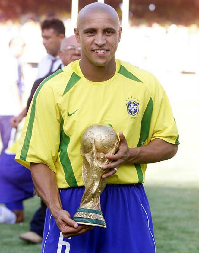 Bất ngờ Roberto Carlos đến Mỹ Đình cổ vũ Việt Nam đấu Malaysia - 2