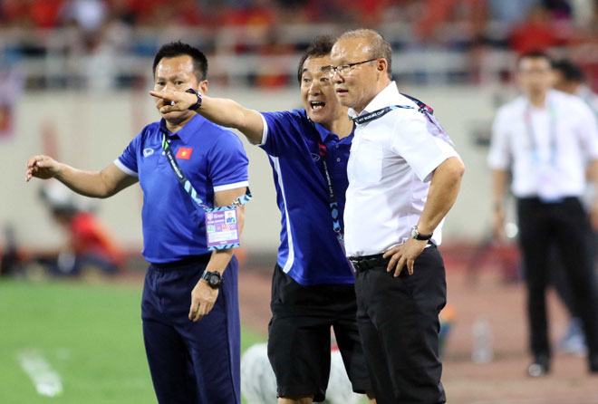 HLV Park Hang Seo: 4 phút nghẹt thở & vỡ oà sung sướng - 1