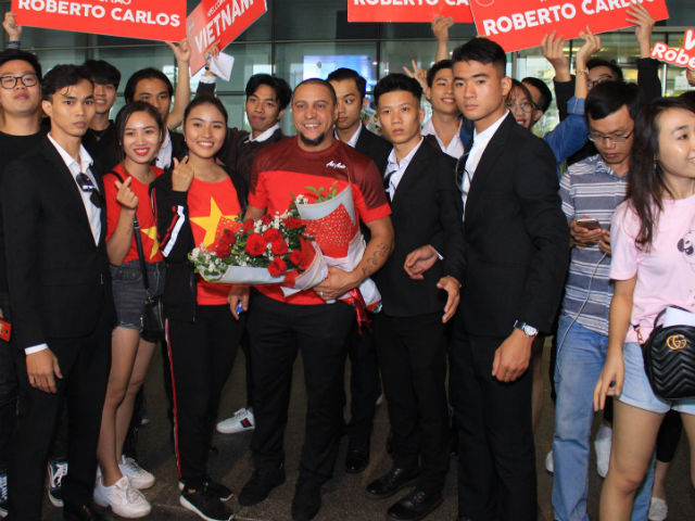 Bóng đá - Roberto Carlos "đấu" Công Vinh ở Mỹ Đình cổ vũ Việt Nam - Malaysia