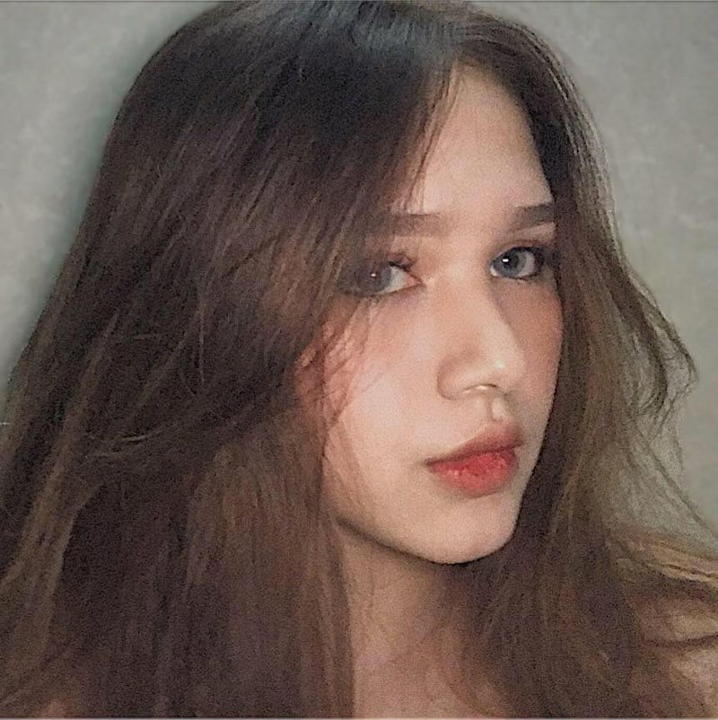 Đứng trước tiệm bánh mỳ, cô gái khiến dân mạng "săn lùng" - 5