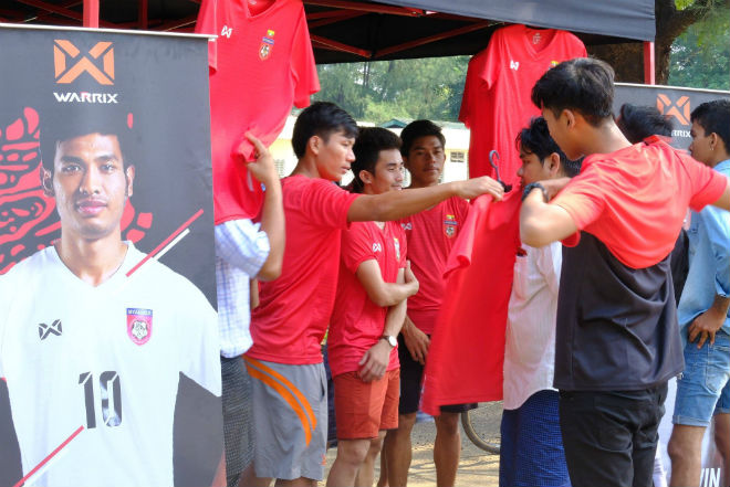 Lại lo CĐV Việt Nam đốt pháo sáng ở Myanmar cổ vũ thầy trò Park Hang Seo - 1