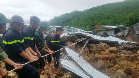 Nha Trang tang thương vì mưa lũ: 13 người chết, 1 mất tích - 7
