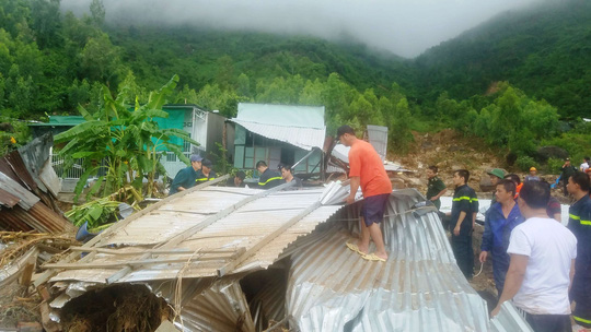 Nha Trang tang thương vì mưa lũ: 13 người chết, 1 mất tích - 9