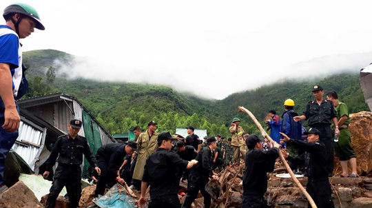 Nha Trang tang thương vì mưa lũ: 13 người chết, 1 mất tích - 4