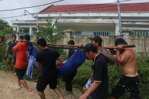 Nha Trang tang thương vì mưa lũ: 13 người chết, 1 mất tích - 5