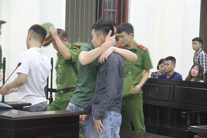 Nước mắt nghẹn đắng của người mẹ có con trai mang tội giết người - 2