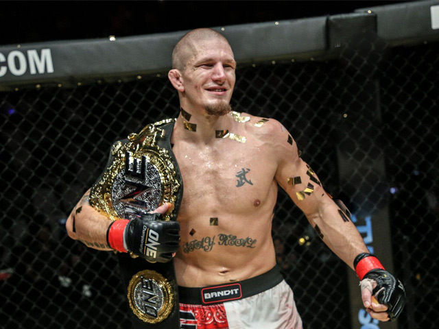 Thể thao - Trận đấu lạ tranh đai MMA thế giới: Kịch tính, hài hước không ngờ