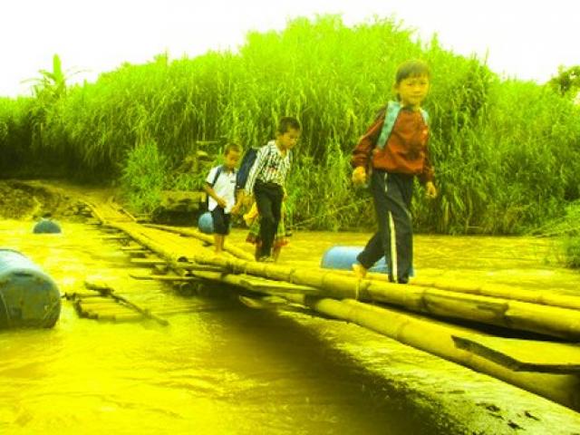 Giáo dục - du học - Nơi học sinh đội đèn, mang gạo đi tìm con chữ