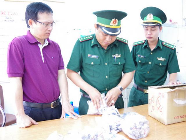 Thị trường - Tiêu dùng - Một thuyền viên vận chuyển đồng hồ lậu từ Singapore vào Việt Nam