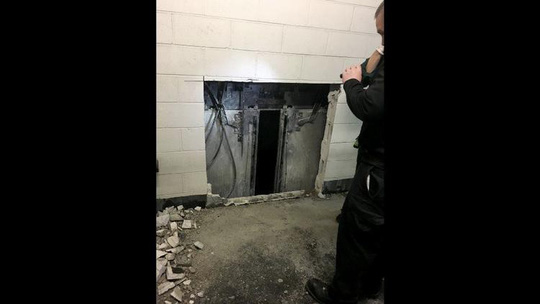 Mỹ: Thang máy rơi tự do 84 tầng, thai phụ không hề hấn gì - 2