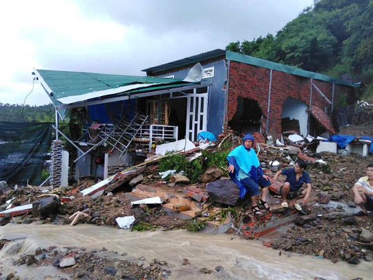 Đã có đến 14 người chết do sạt lở núi, sập nhà ở Nha Trang - 1