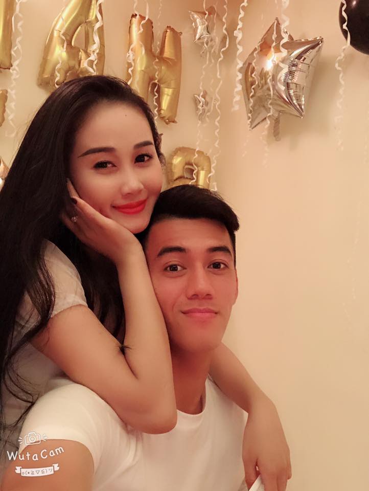 Tuyển thủ U23 Việt Nam có bạn gái giảng viên xinh đẹp thế này! - 1