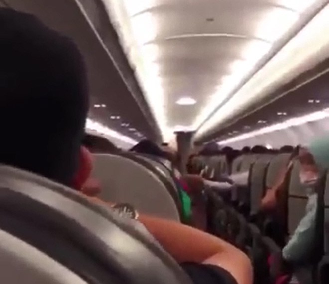 Hàng trăm hành khách la hét sợ hãi vì… báo động giả trên máy bay - 1