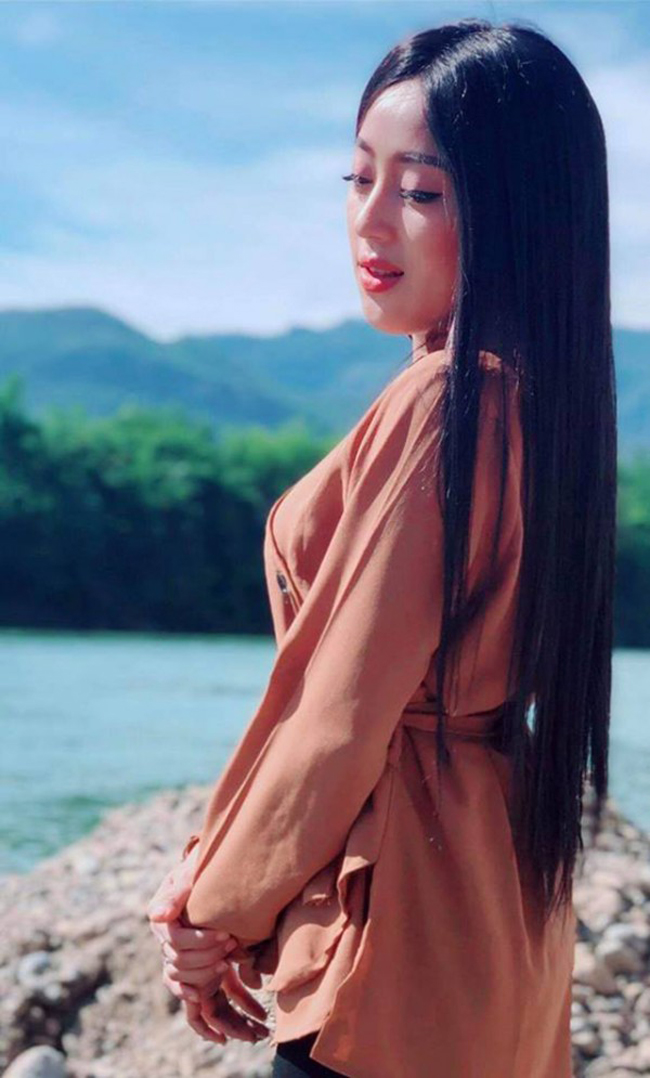 Thần thái sang trọng của cô được nhiều người ví đẹp như hoa hậu.