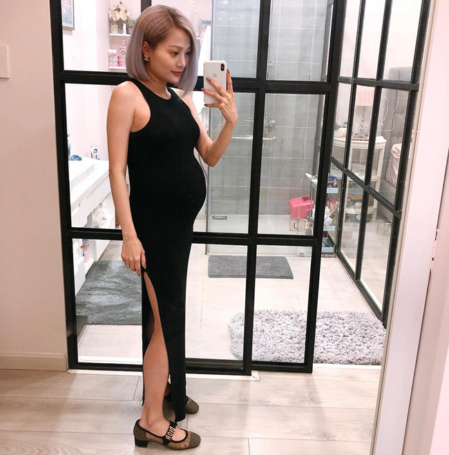Niềm hạnh phúc lớn nhất với một người phụ nữ chính là mang bầu sinh con. Giờ đây, Thảo Ngọc đã chào đón em bé đầu lòng.