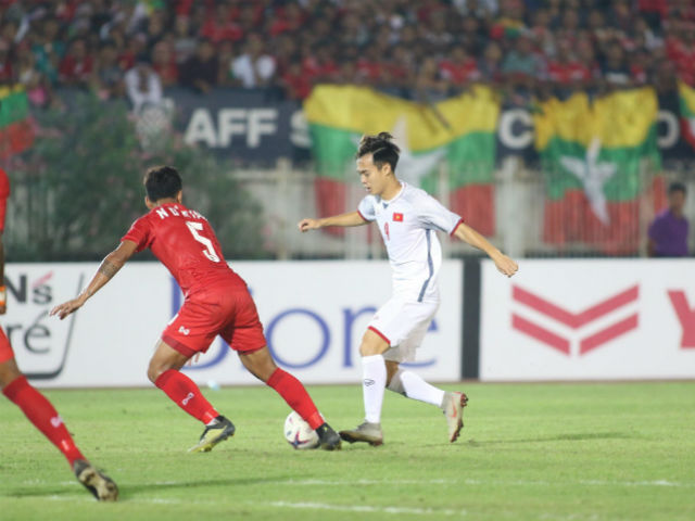 Văn Toàn vừa vào sân sút tung lưới Myanmar: Trọng tài sai lầm từ chối