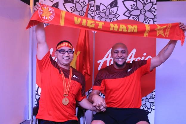 Siêu sao Roberto Carlos cổ vũ ĐT Việt Nam: Thông điệp đầy cảm hứng - 7