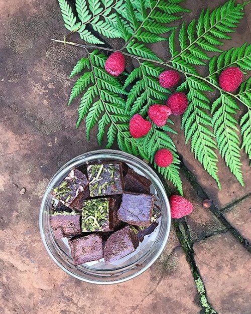 Siêu mẫu U50 trẻ trung mơn mởn nhờ 12 phút tắm thần kỳ - 3