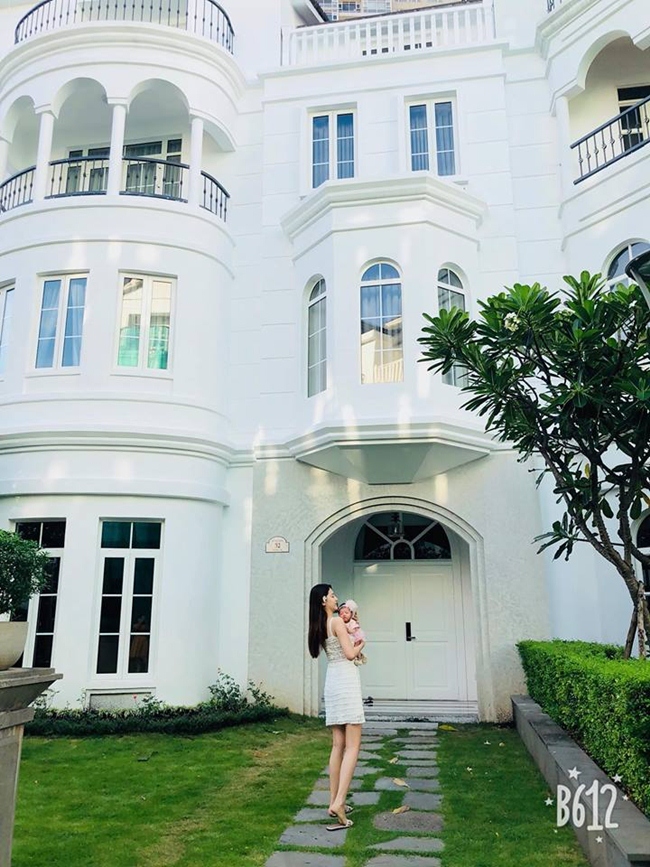 Bên cạnh đó, cô còn được ông xã đại gia tặng căn hộ trị giá 1 triệu đô ở Hà Nội trước ngày cưới.