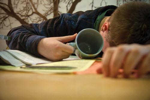 Thức thâu đêm để học: Lợi bất cập hại - 2