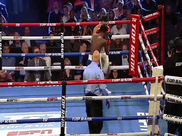 Võ sỹ boxing tệ nhất lịch sử: Thi đấu lơ ngơ dính knock-out sau 84 giây