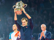 Thể thao - Federer &quot;biến gỗ thành vàng&quot;: 1 cú vung tay giật ngay 34 triệu đồng
