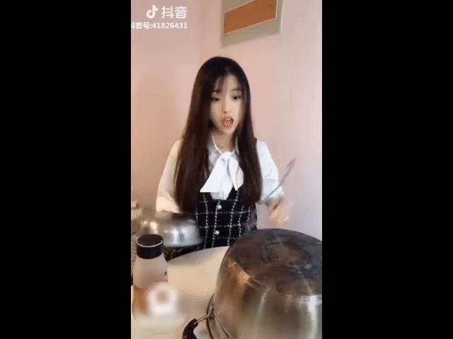 Video Clip Cười - Cách để giúp đầu óc tỉnh táo mỗi sáng sớm