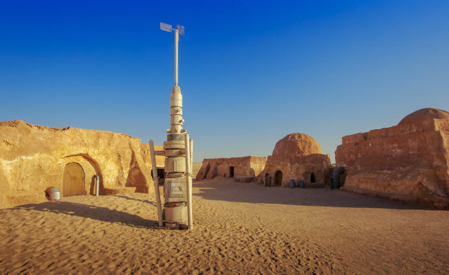Hotel Sidi Driss, Tunisia: Nằm tại ngôi làng dưới đất Matmata, khách sạn Hotel Sidi Driss được sử dụng làm bối cảnh cho nhà của Luke Skywalker trong bộ phim “Chiến tranh giữa các vì sao”.