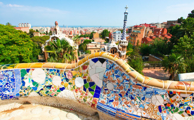 Barcelona, Tây Ban Nha: Công viên Park Güell và các địa điểm khác của thành phố vùng Catalan đã được lựa chọn làm bối cảnh cho bộ phim “Vicky Cristina Barcelona” và thu hút nhiều du khách tới đây.