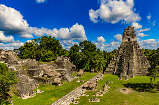 Vườn quốc gia Tikal, Guatemala: Đạo diễn George Lucas đã quyết định chọn vườn quốc gia Tikal để làm bối cảnh cho bộ phim “Chiến tranh giữa các vì sao”, sau khi ông xem bức ảnh về địa điểm này tại một văn phòng du lịch ở London, Anh.